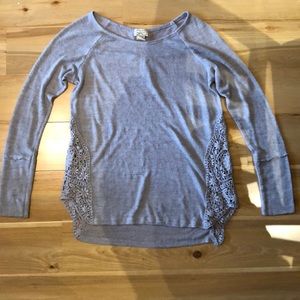 Thin long sleeve shirt